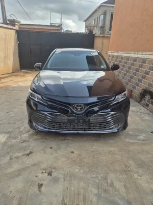 Toyota Camry LE FWD (2.5L 4cyl 8AM) 2018 Black