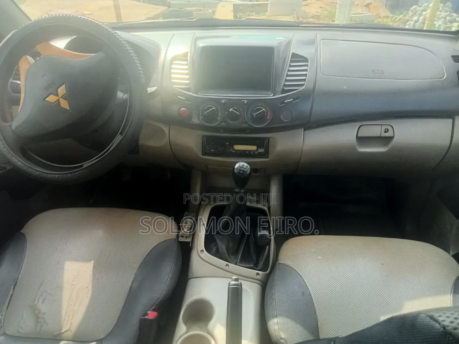 Mitsubishi L200 2012 Gold