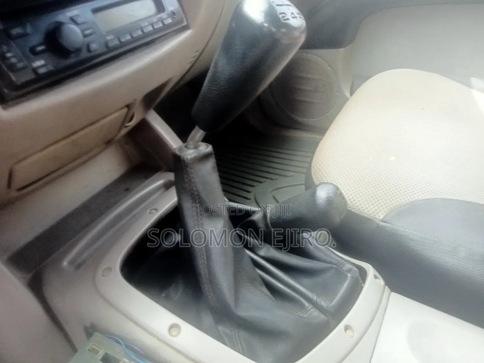 Mitsubishi L200 2012 Gold
