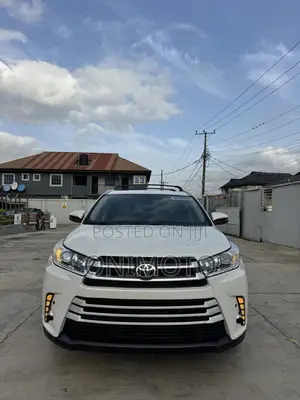 Toyota Highlander XLE 4x4 V6 (3.5L 6cyl 8A) 2018 White