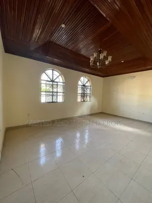 Studio Apartment in Ikota Villa for rent