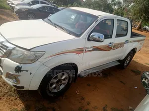 Toyota Hilux 2.5 D-4D 4X4 SRX 2010 White