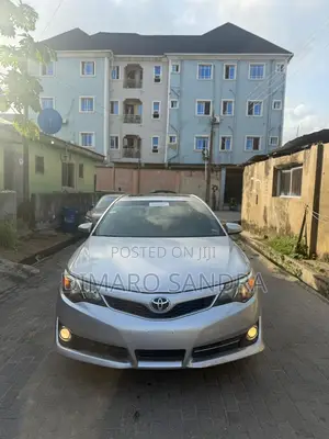 Toyota Camry SE 4dr Sedan (2.5L 4cyl 6A) 2013 Silver