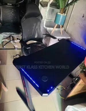 High Quality Table With the Chair