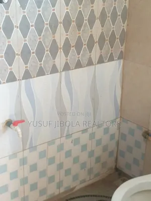 3bdrm Apartment in Oluwo Estate, Alakia for rent
