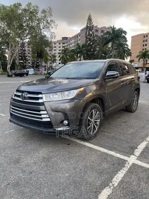 Toyota Highlander XLE 4x2 V6 (3.5L 6cyl 8A) 2018 Gray