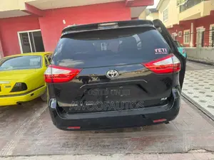 Toyota Sienna 2015 Black