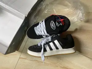 Adidas Sneakers
