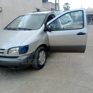 Toyota Sienna 2000 Silver
