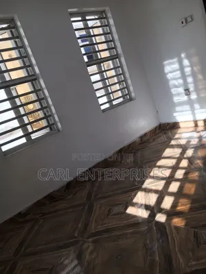 Studio Apartment in Vas Court, Chevron for rent