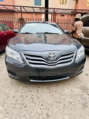 Toyota Camry LE 4dr Sedan (2.5L 4cyl 6A) 2011 Gray