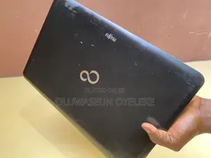 Laptop Fujitsu Lifebook AH551 6GB Intel Core i7 SSD 128GB