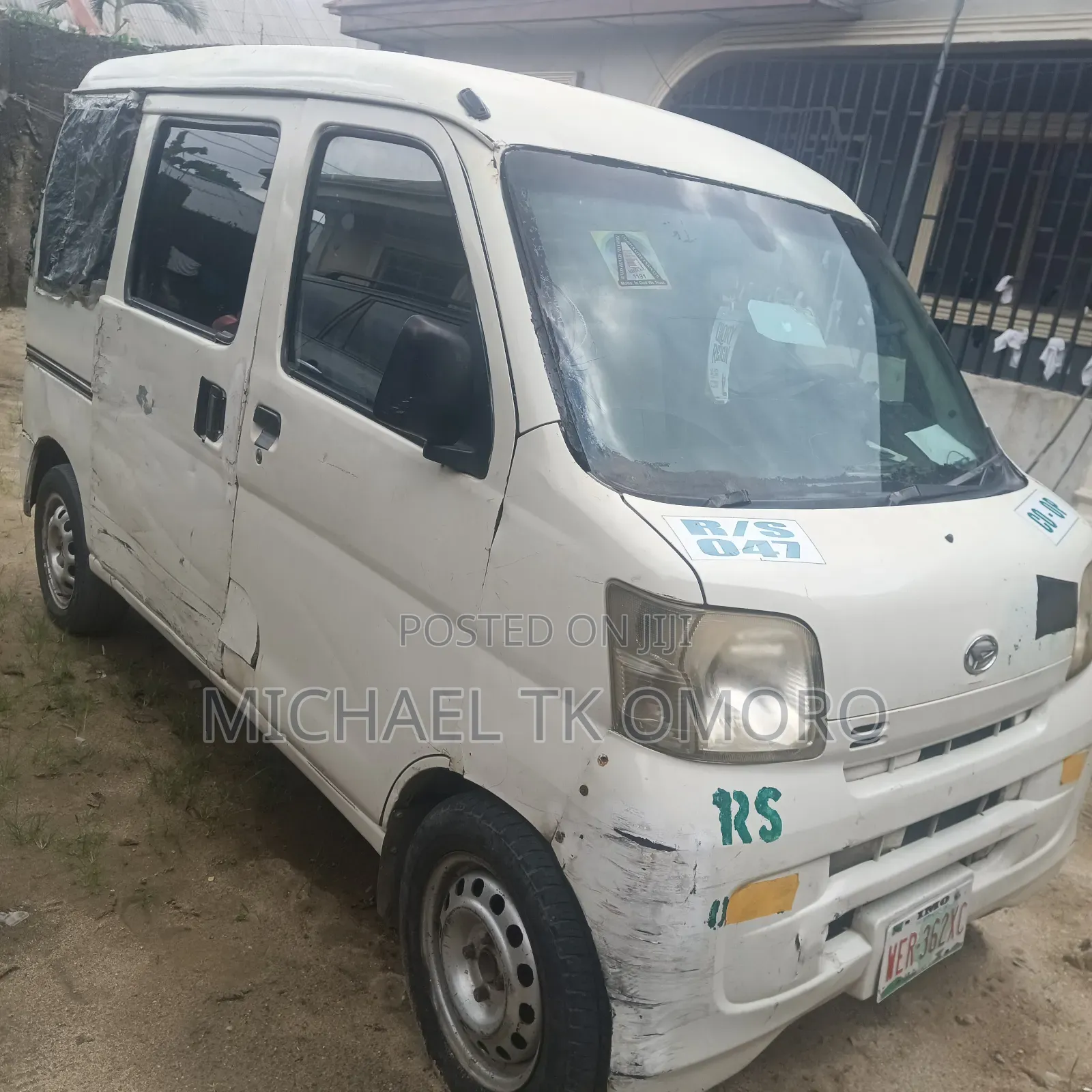 Bus 2017 White
