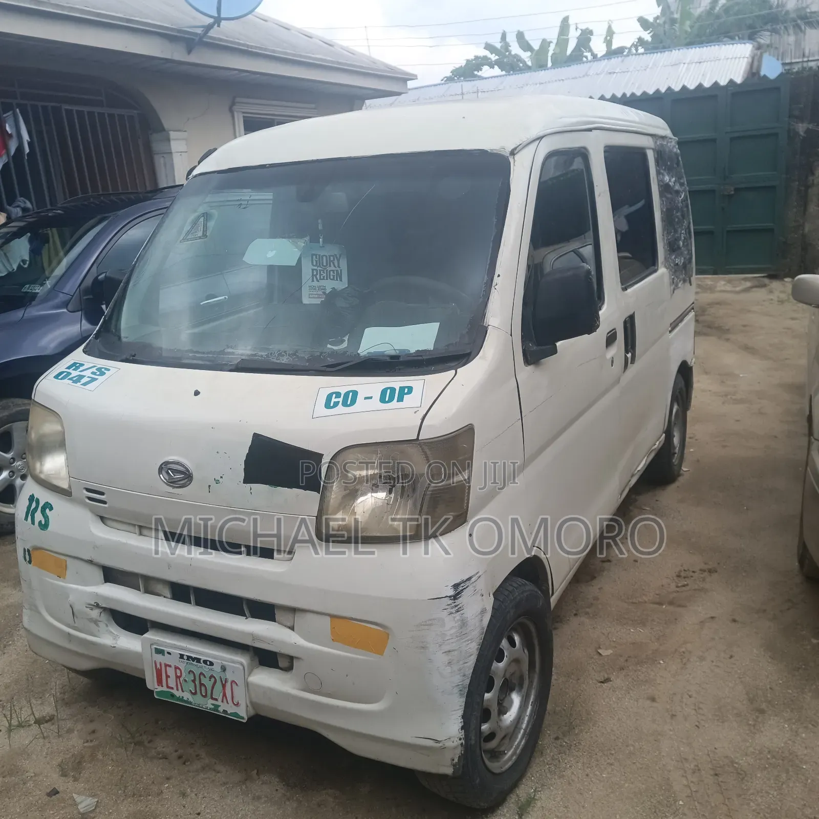 Bus 2017 White