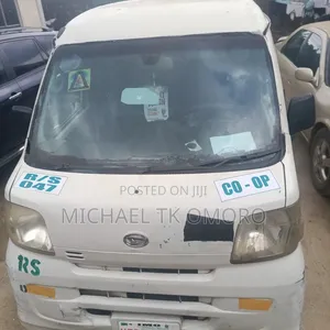 Bus 2017 White