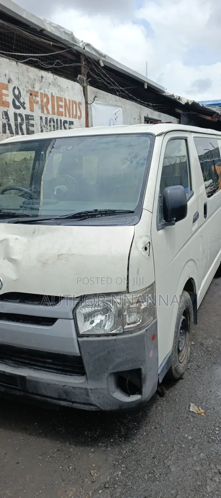 Toyota HiAce 2017 White