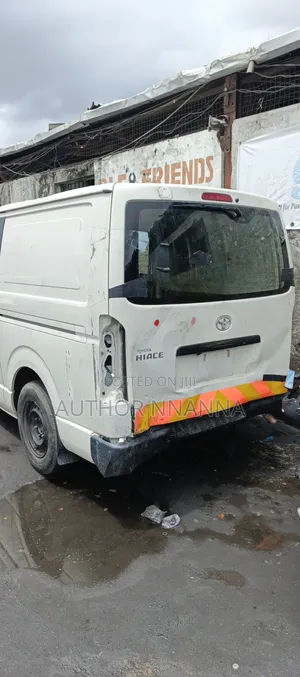 Toyota HiAce 2017 White