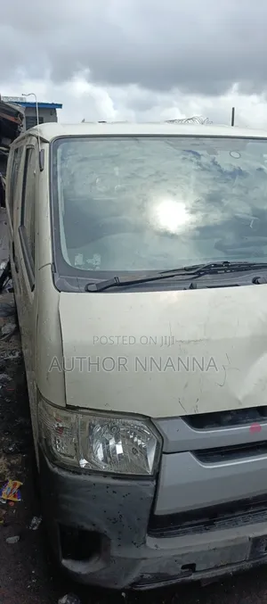 Toyota HiAce 2017 White