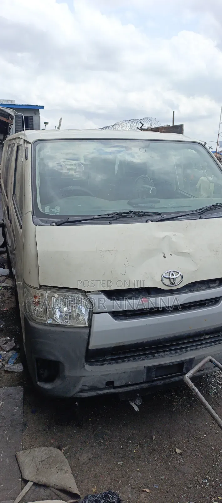 Toyota HiAce 2017 White