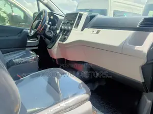 Toyota HiAce 2023 White