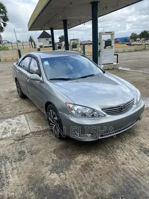 Toyota Camry LE V6 4dr Sedan (3.0L 6cyl 5A) 2005 Gray