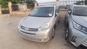 Toyota Sienna XLE Limited AWD (3.3L V6 5A) 2004 Gold