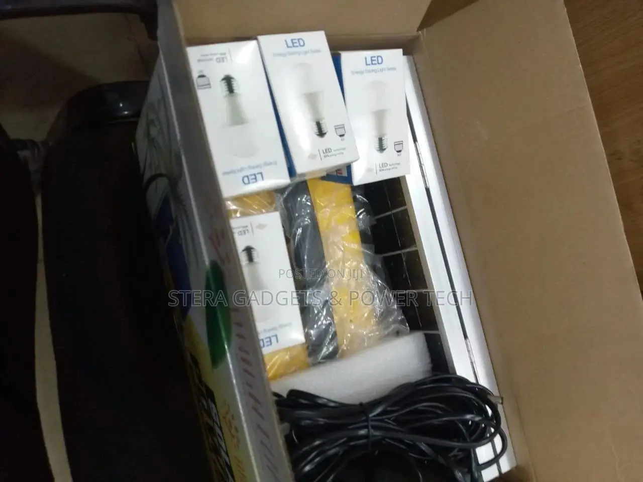 Solar Generator With 4 Bulbs and Solar Panel