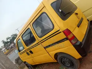 Suzuki Every 2000 Yellow