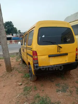 Suzuki Every 2000 Yellow