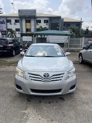 Toyota Camry LE 4dr Sedan (2.5L 4cyl 6AM) 2010 Silver