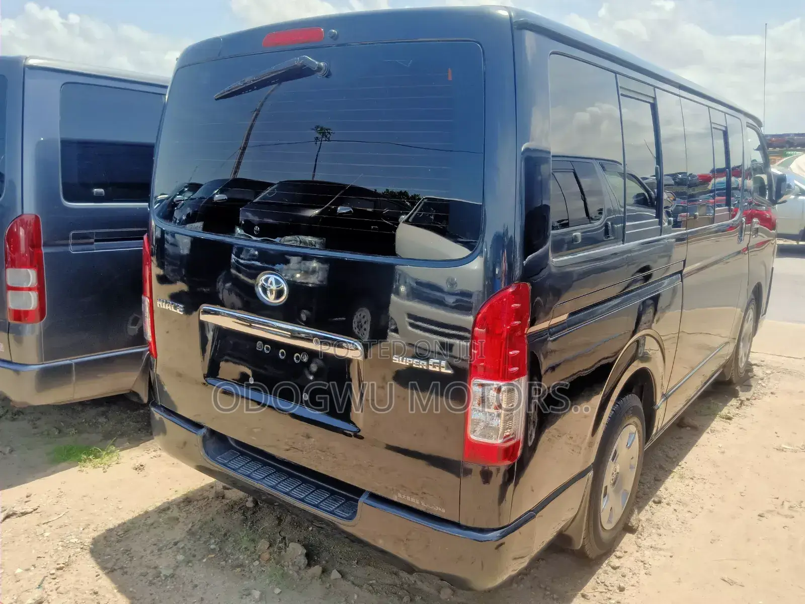 Toyota HiAce 2010 Black