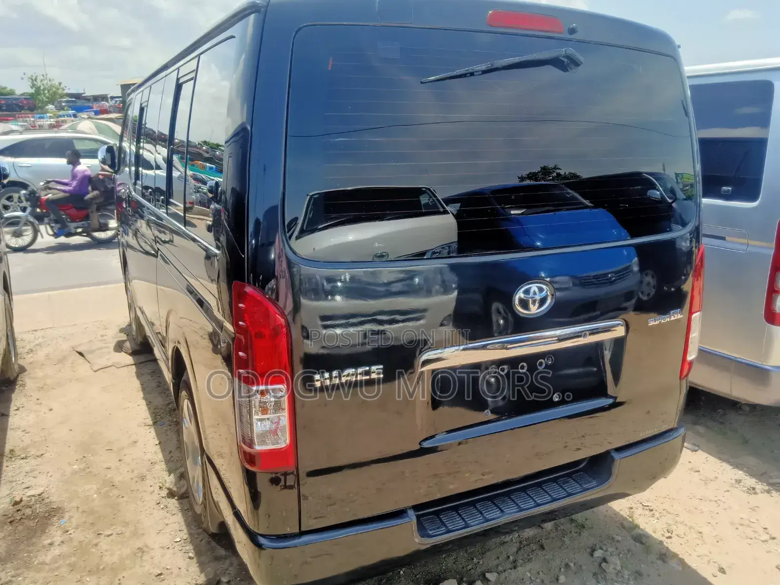 Toyota HiAce 2010 Black