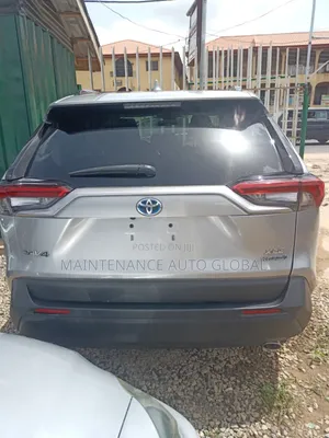 Toyota RAV4 XLE 2022 Silver