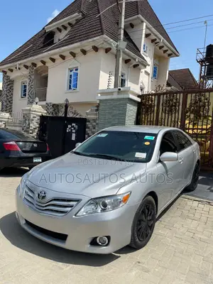 Toyota Camry 2010 Silver