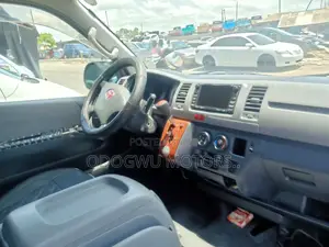 Toyota HiAce 2008 Silver