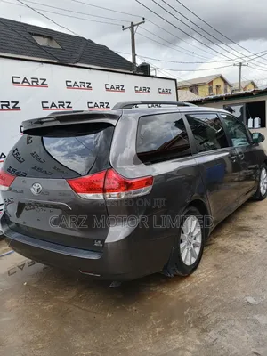 Toyota Sienna LE AWD 7-Passenger 2013 Gray