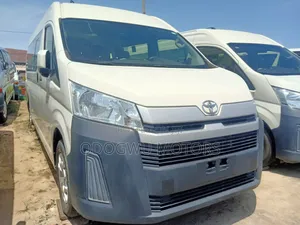 Toyota HiAce 2021 White
