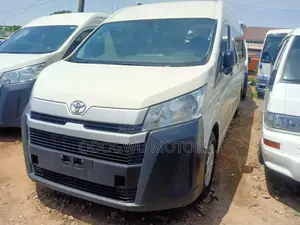 Toyota HiAce 2021 White