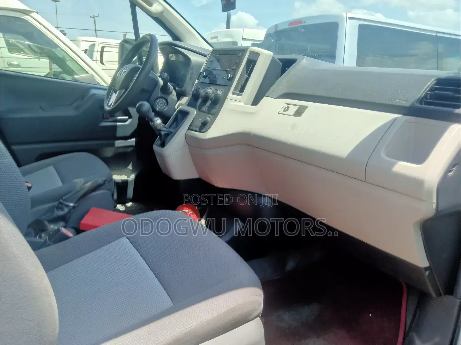 Toyota HiAce 2021 White