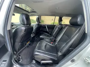 Toyota Highlander SE 3.5L 4WD 2013 Silver