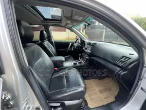 Toyota Highlander SE 3.5L 4WD 2013 Silver