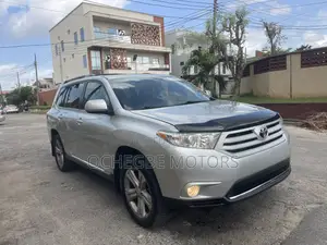 Toyota Highlander SE 3.5L 4WD 2013 Silver