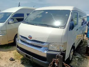 Toyota HiAce 2016 White