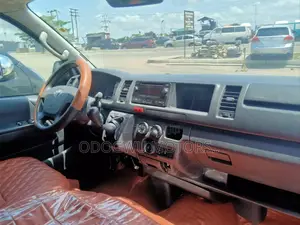 Toyota HiAce 2016 White