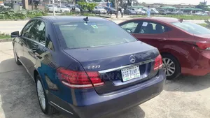 Mercedes-Benz E200 2016 Blue