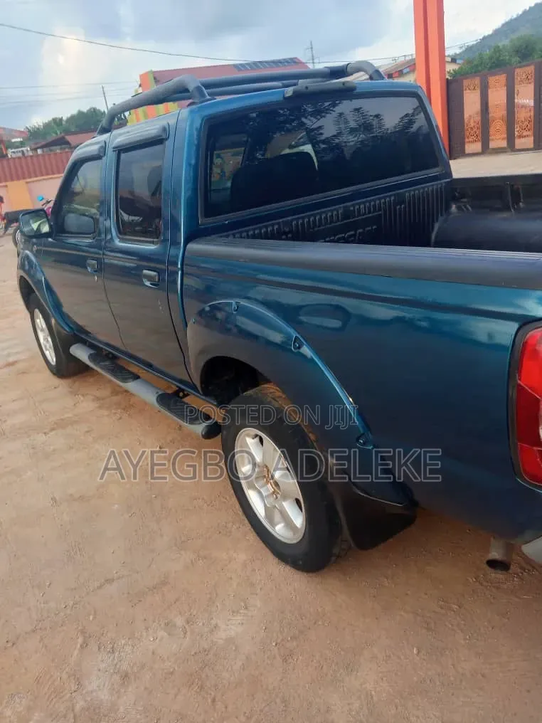 Nissan Frontier 2004 Blue