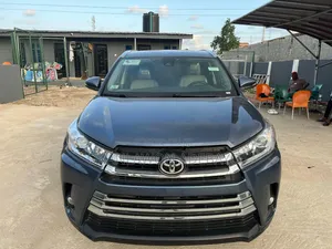 Toyota Highlander XLE 4x4 V6 (3.5L 6cyl 8A) 2017 Blue