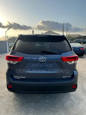 Toyota Highlander XLE 4x4 V6 (3.5L 6cyl 8A) 2017 Blue