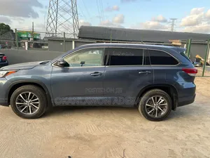 Toyota Highlander XLE 4x4 V6 (3.5L 6cyl 8A) 2017 Blue