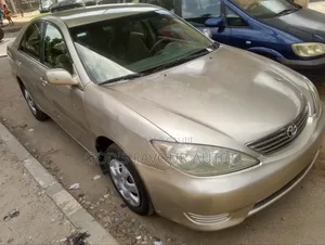 Toyota Camry 2005 Gold